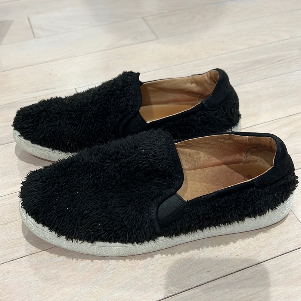 UGG Ricci Black Shoes - Picture 4 of 7